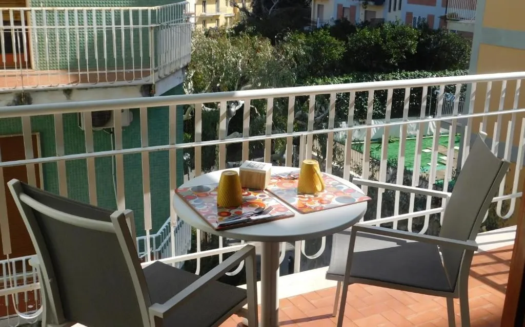 Sorrento Orange Suites-6 7