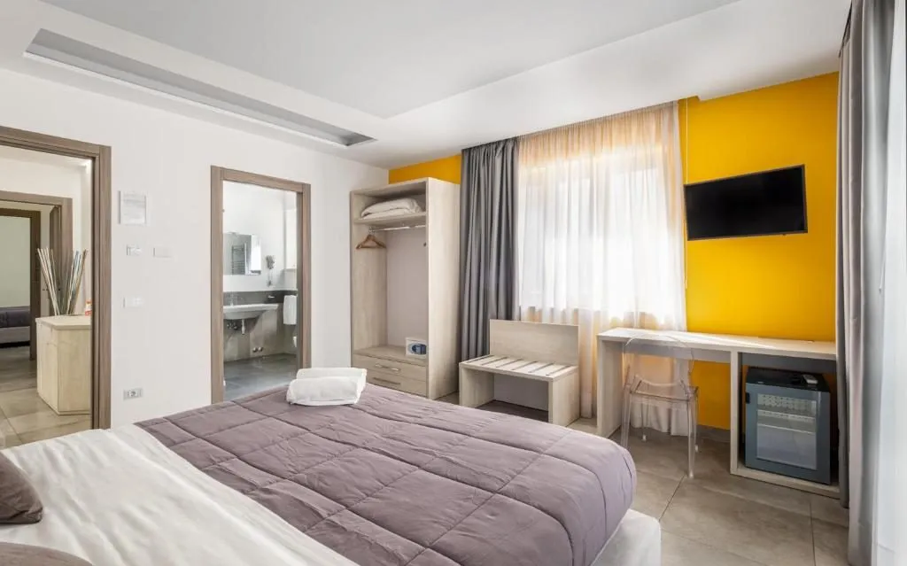 Sorrento Orange Suites-14 15