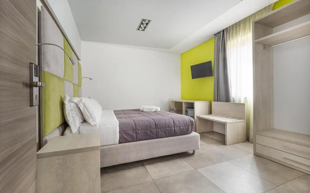 Sorrento Orange Suites-4 5