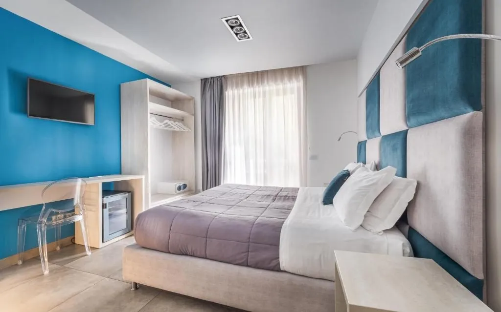 Sorrento Orange Suites-16 17