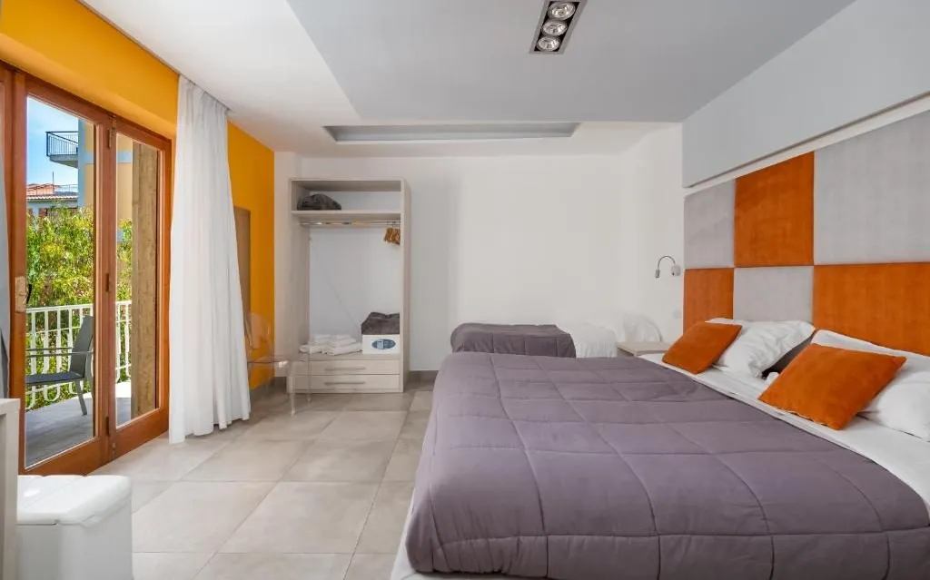Sorrento Orange Suites-12 13