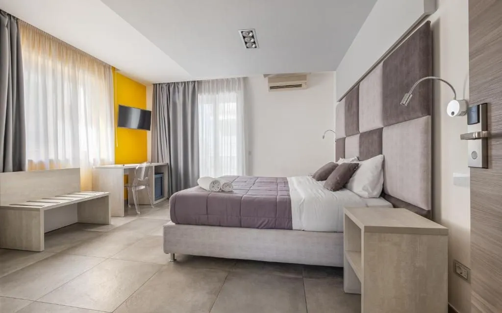 Sorrento Orange Suites-2 3