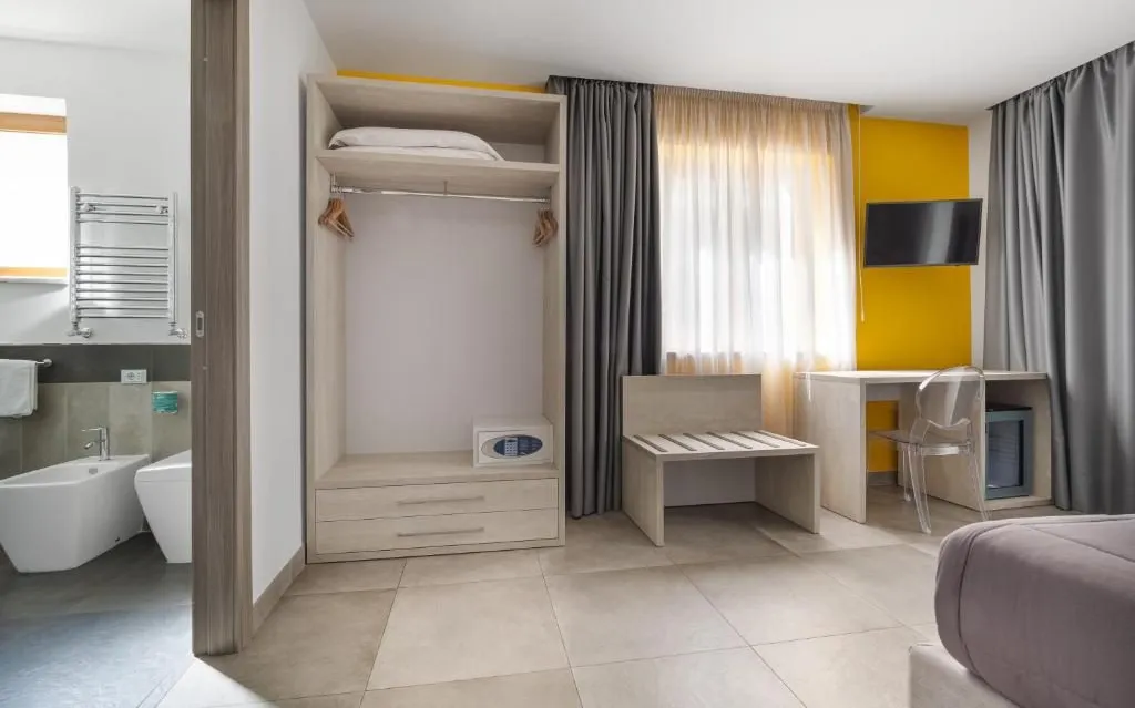Sorrento Orange Suites-13 14