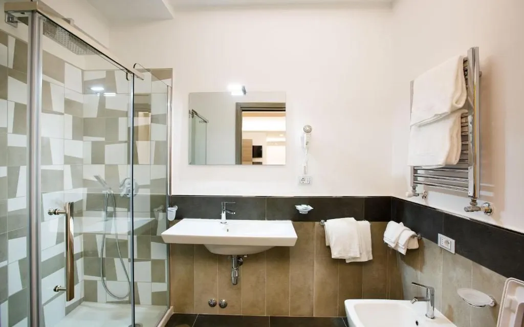 Sorrento Orange Suites-7 8