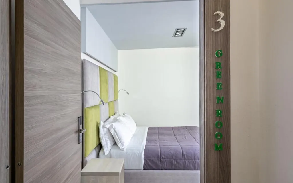 Sorrento Orange Suites-5 6